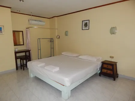 Jinta Hotel Nathon Beach Отели рядом с достопримечательностью «Villa Spice at Lime Samui»