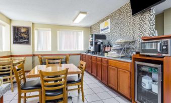 Days Inn by Wyndham Byron
