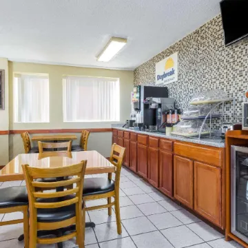 Days Inn by Wyndham Byron