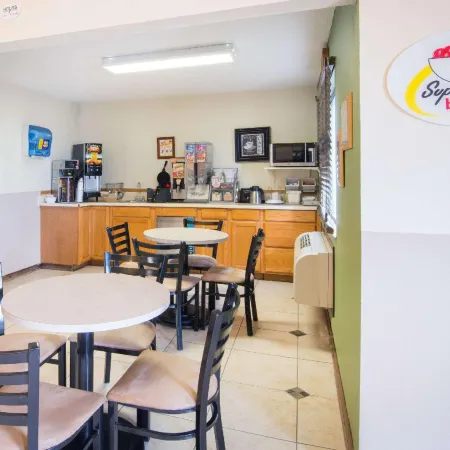 Super 8 by Wyndham El Dorado