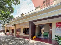 Tini's Guest House Malang Mitra RedDoorz Hotels near Java Store's