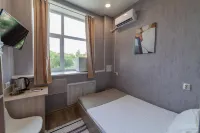 Biruza Hotel - parkir
