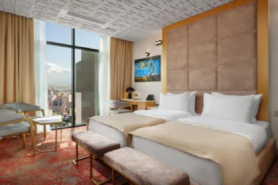 Carat Hotel Yerevan فنادق في 