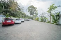 Ban Ban Resort Teukchhou - parking