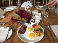 Zone Niathu Dimapur by the Park - sarapan
