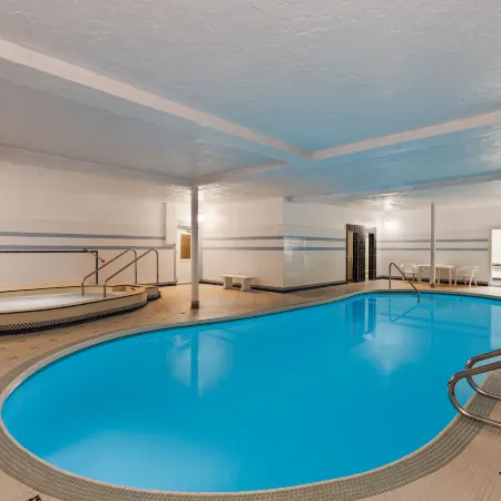 Royal Scot Hotel & Suites