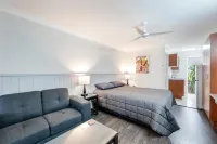 Bundaberg Coral Villa Motor Inn - Beach