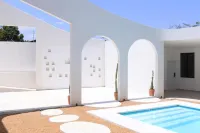 Roka Hotel Boutique - 3-Star