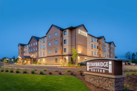 Staybridge Suites Hillsboro North Отели рядом с достопримечательностью «Washington County Museum»