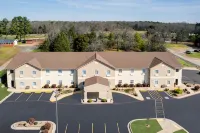 Days Inn & Suites by Wyndham Cabot Hotel a 