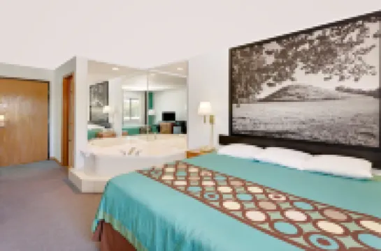 Super 8 by Wyndham Macomb