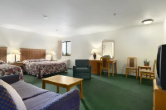 Super 8 by Wyndham Groton