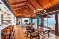 Sheraton Maldives Full Moon Resort & Spa - bars