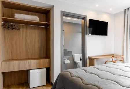 Villano Hotel Отели рядом с достопримечательностью «Quebec Bridge»