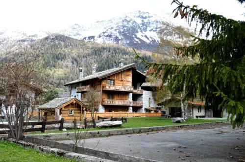 Hotel Chateau Blanc فنادق في La Thuile