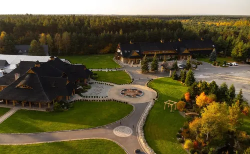 Bajka Hotel & Resort فنادق في Grodziec