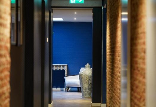 플레처 호텔 감옥 개조 객실