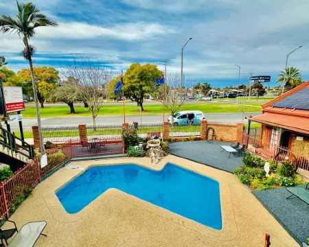 Early Australian Motor Inn Hotels in Mildura
