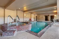 Comfort Inn & Suites - Pool