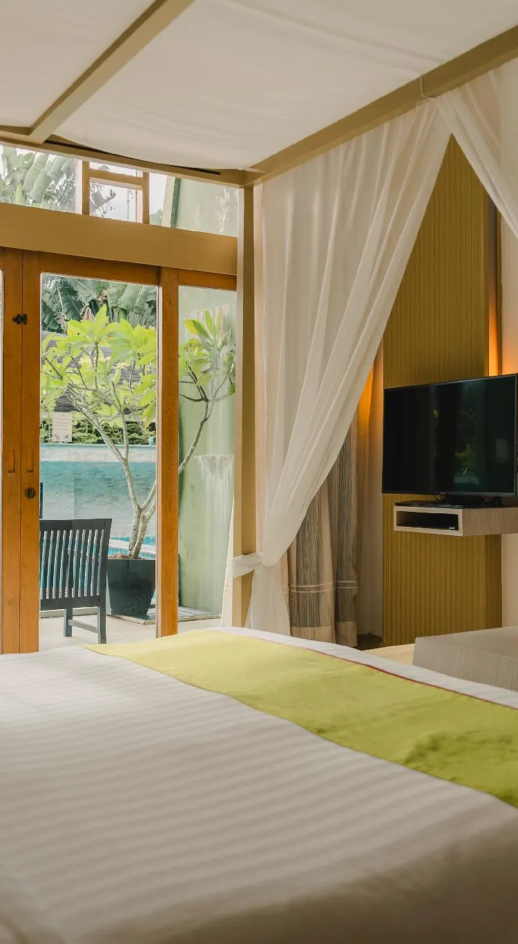 ห้องดีลักซ์ พร้อมทางลงสระว่ายน้ำ