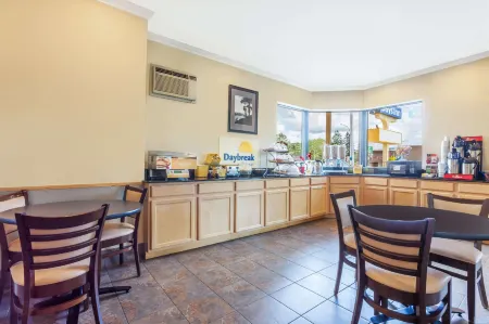 Days Inn by Wyndham Bellingham Отели рядом с достопримечательностью «Structures Brewing»