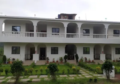 White Tree Resort Hotel di 