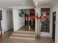 Hale Manor Exquisite