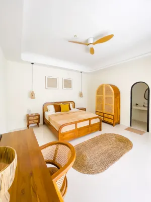 Casa Del La Luna by Nginapsini Hotels in Sukagalih