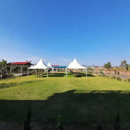 Shalom Farmhouse by the Hillside