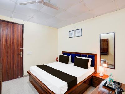 Hotel O Crystal Inn