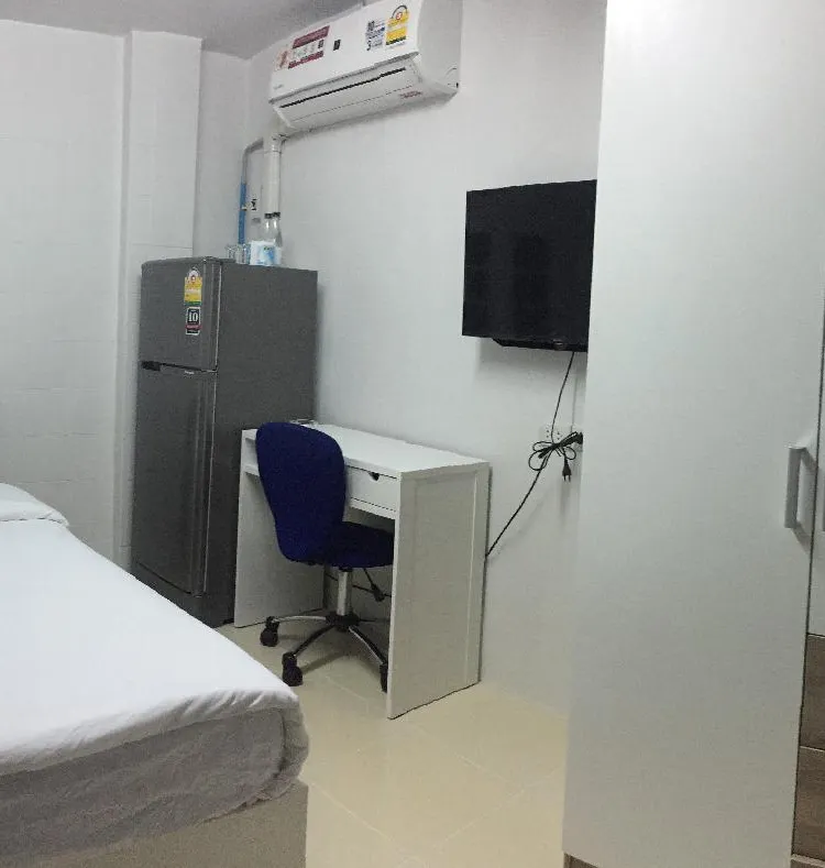 ห้องเตียงใหญ่ พร้อมห้องน้ำรวม