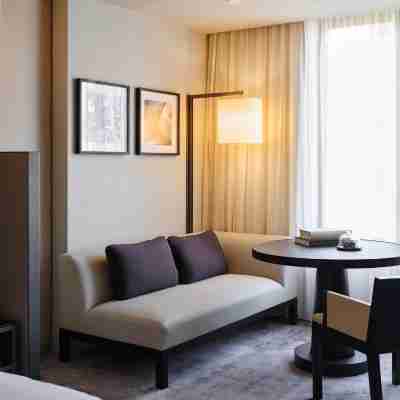 Hotel Realm Rooms
