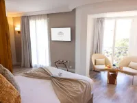 كريستال هوتل آند سبا Hotels near كروستيه
