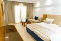 Golf Residence- Families and Couples Only - Pet friendly
