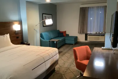 La Quinta Inn & Suites by Wyndham Littleton/Red Rocks Hotels in Ken Caryl