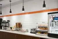 La Quinta Inn & Suites by Wyndham Del Rio - 朝食