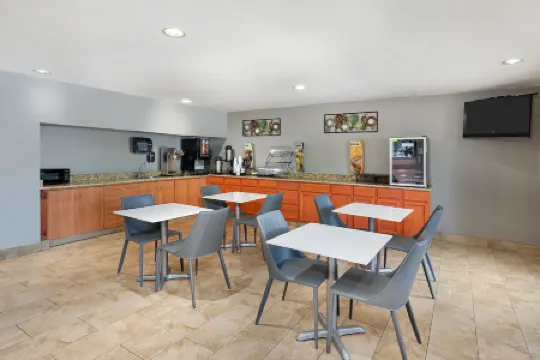 Microtel Inn & Suites by Wyndham Cordova Memphis I-40 East