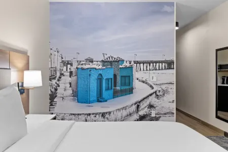 La Quinta Inn & Suites by Wyndham Santa Cruz