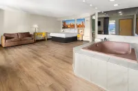 Days Inn & Suites by Wyndham Albany