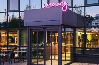 Moxy Annecy Hôtels à : 