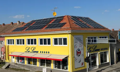 La Luna Premium Deluxe Apartment with Free Jacuzzi, Bikes & Covered Parking