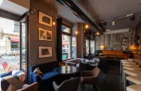 Hostel Mondpalast