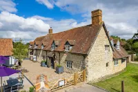 The Dinton Hermit Hotels near Mead Open Farm