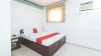 RedDoorz @ Moss Hotel Dasmarinas