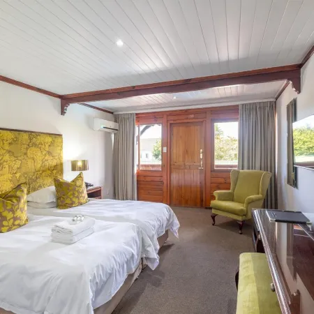 Knysna Log-Inn Hotel