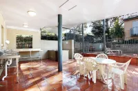 Travellers Motor Village Hotels in Waratah West