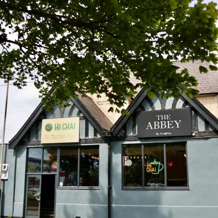 Abbey Hotel Отели рядом с достопримечательностью «Улица Белгрейв-роуд»