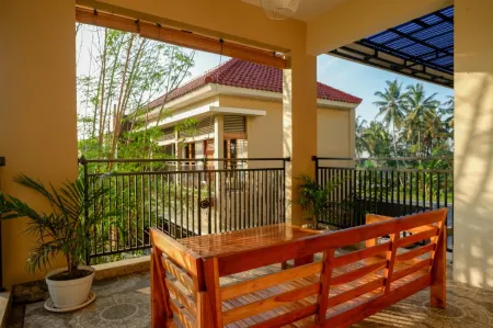 RedDoorz Syariah at Omah Sawah Отели в г. Pakem