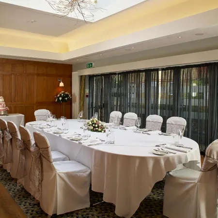 Mandolay Hotel Guildford Отели рядом с достопримечательностью «Университет Суррей»