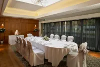 Mandolay Hotel Guildford Отели в г. Уорплсдон